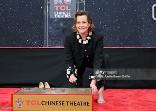 Sigourney Weaver feet photo 1