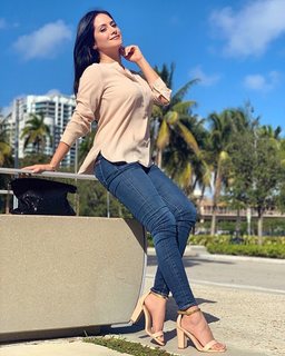 Silvana Arias feet photo 7