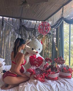 Silvia Caruso feet photo 2
