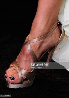 Silvia Navarro feet photo thumbnail