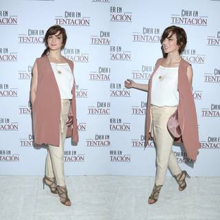 Silvia Navarro feet photo thumbnail