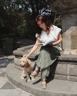 Silvia Navarro feet photo thumbnail