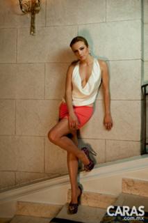 Silvia Navarro feet photo thumbnail