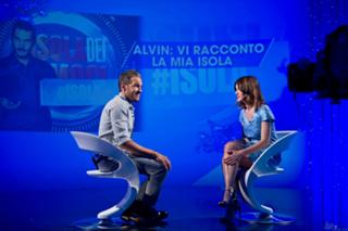 Silvia Toffanin feet photo thumbnail