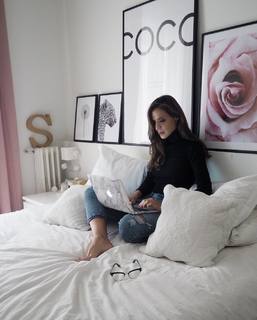 Silvia Zamora feet photo 9