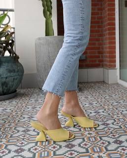 Silvia Zamora feet photo 9