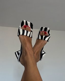Silvia Zamora feet photo 4