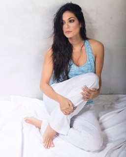 Silvina Escudero feet photo thumbnail