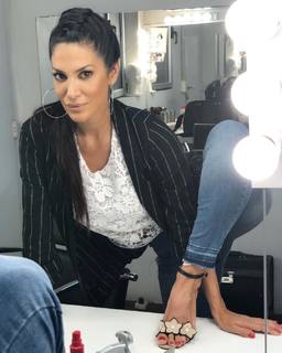 Silvina Escudero feet photo thumbnail