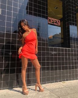 Silvina Escudero feet photo thumbnail