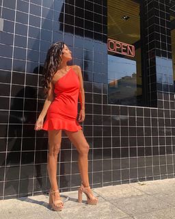 Silvina Escudero feet photo thumbnail