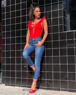 Silvina Escudero feet photo thumbnail