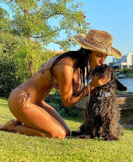 Silvina Escudero feet photo thumbnail