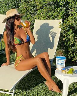 Silvina Escudero feet photo thumbnail