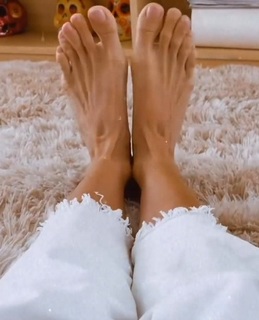 Silvina Escudero feet photo thumbnail