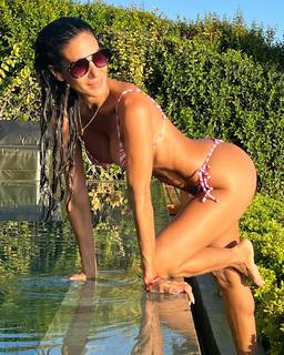 Silvina Escudero feet photo thumbnail