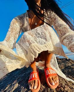 Silvina Escudero feet photo thumbnail