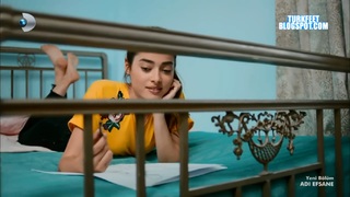 Simay Barlas feet photo thumbnail