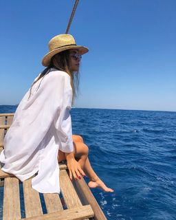 Simay Barlas feet photo thumbnail