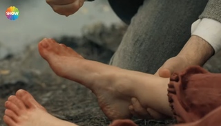 Simay Barlas feet photo thumbnail