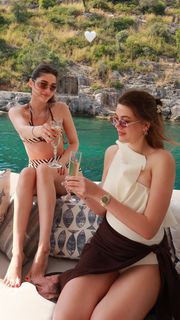 Simay Barlas feet photo thumbnail