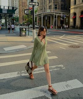 Simay Barlas feet photo thumbnail