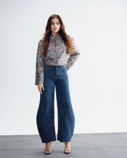 Simay Barlas feet photo thumbnail