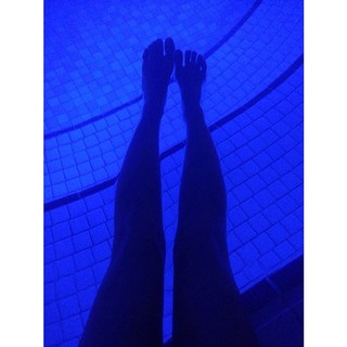 Simge Sagin feet photo thumbnail