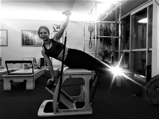 Simge Sagin feet photo thumbnail