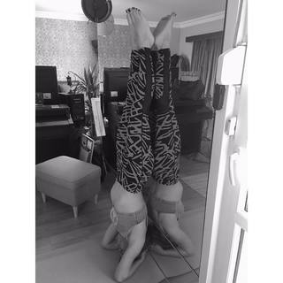 Simge Sagin feet photo thumbnail