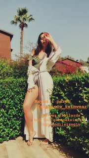 Simge Sagin feet photo thumbnail