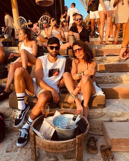 Simge Sagin feet photo thumbnail