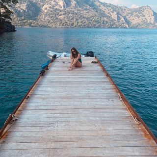 Simge Sagin feet photo thumbnail