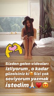 Simge Sagin feet photo thumbnail