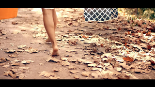 Simge Sagin feet photo thumbnail