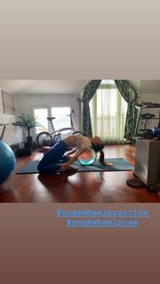 Simge Sagin feet photo thumbnail