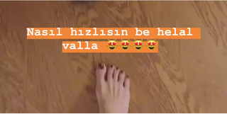 Simge Sagin feet photo thumbnail