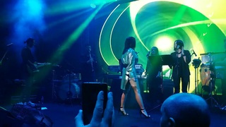 Simge Sagin feet photo thumbnail