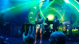 Simge Sagin feet photo thumbnail