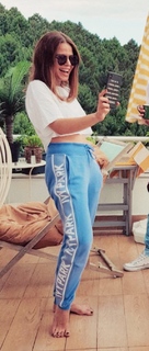 Simge Sagin feet photo thumbnail