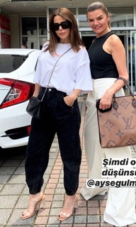 Simge Sagin feet photo thumbnail