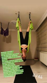 Simge Sagin feet photo thumbnail