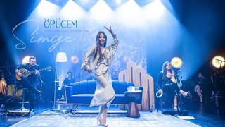 Simge Sagin feet photo thumbnail