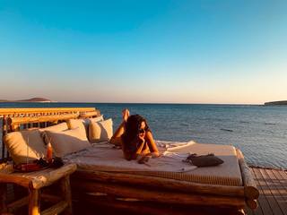 Simge Sagin feet photo thumbnail