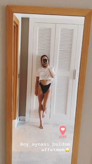 Simge Sagin feet photo thumbnail