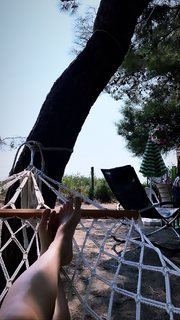 Simge Sagin feet photo thumbnail