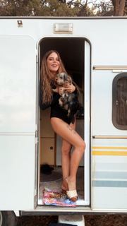 Simge Sagin feet photo thumbnail