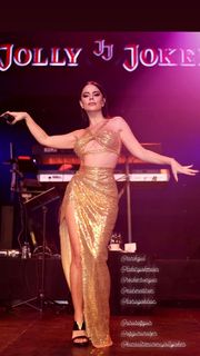 Simge Sagin feet photo thumbnail