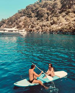 Simge Sagin feet photo thumbnail