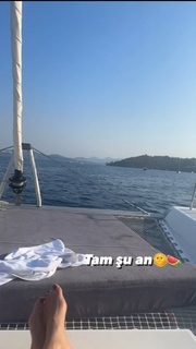 Simge Sagin feet photo thumbnail